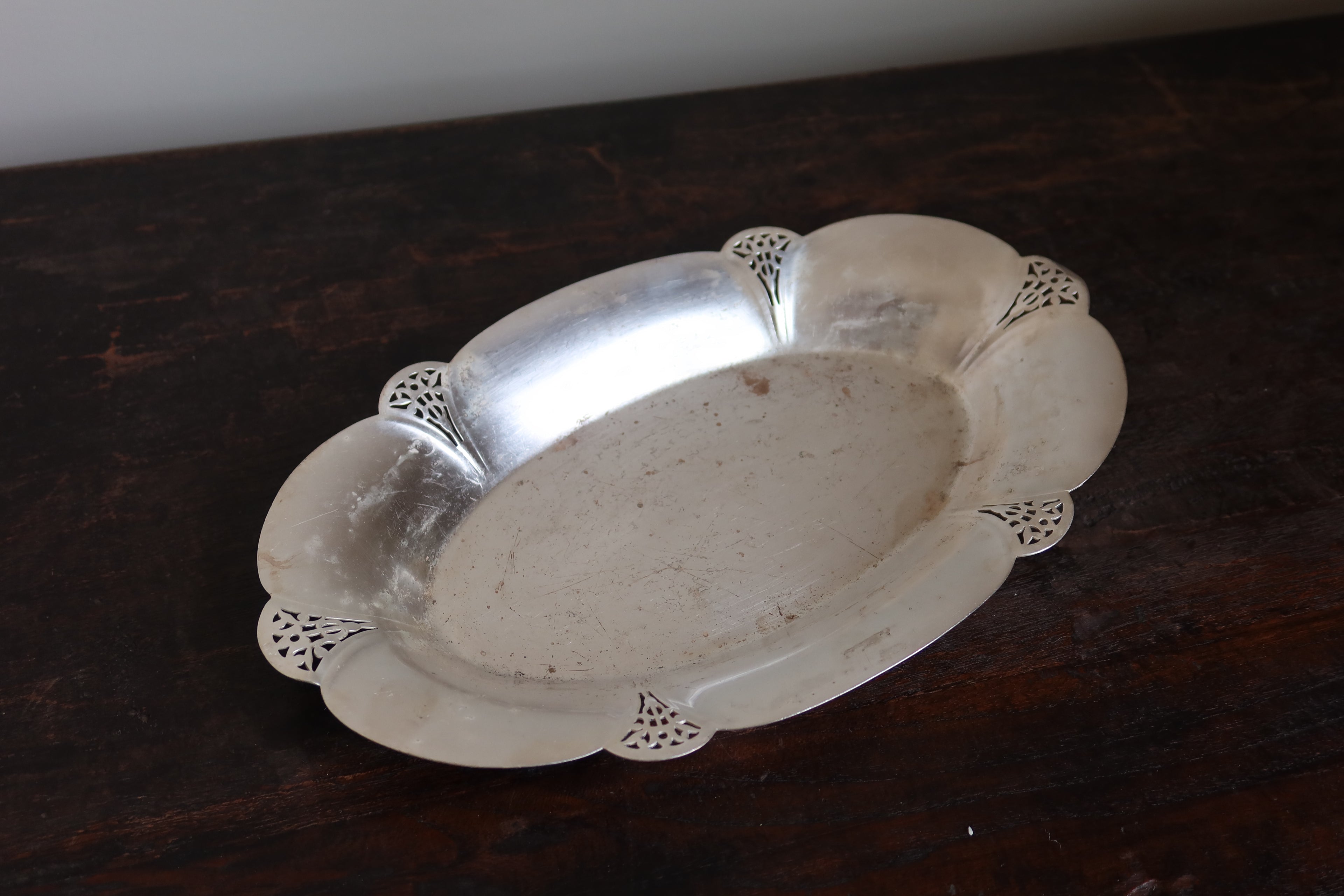 William Rogers scalloped bread plate (1825-1841)