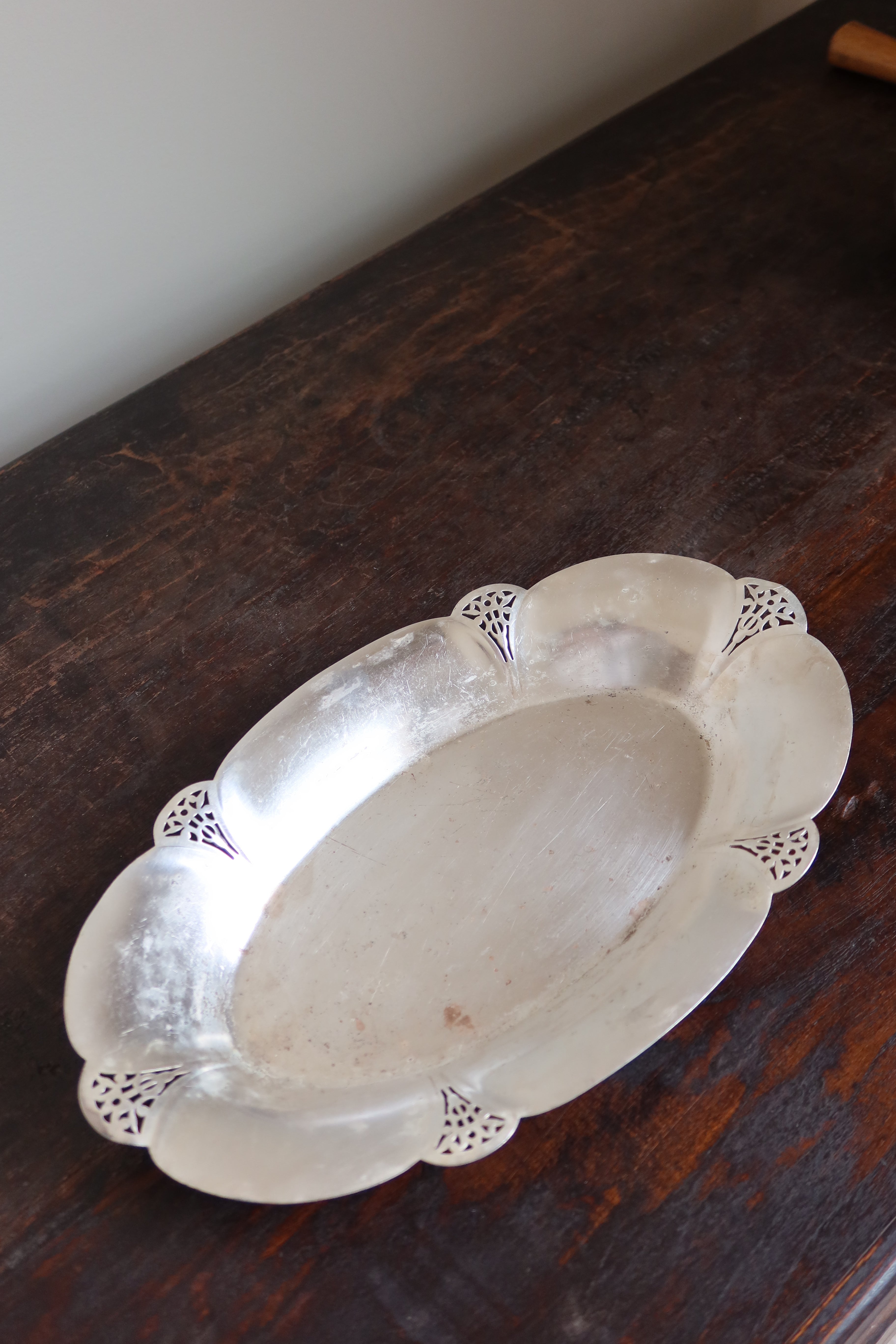 William Rogers scalloped bread plate (1825-1841)