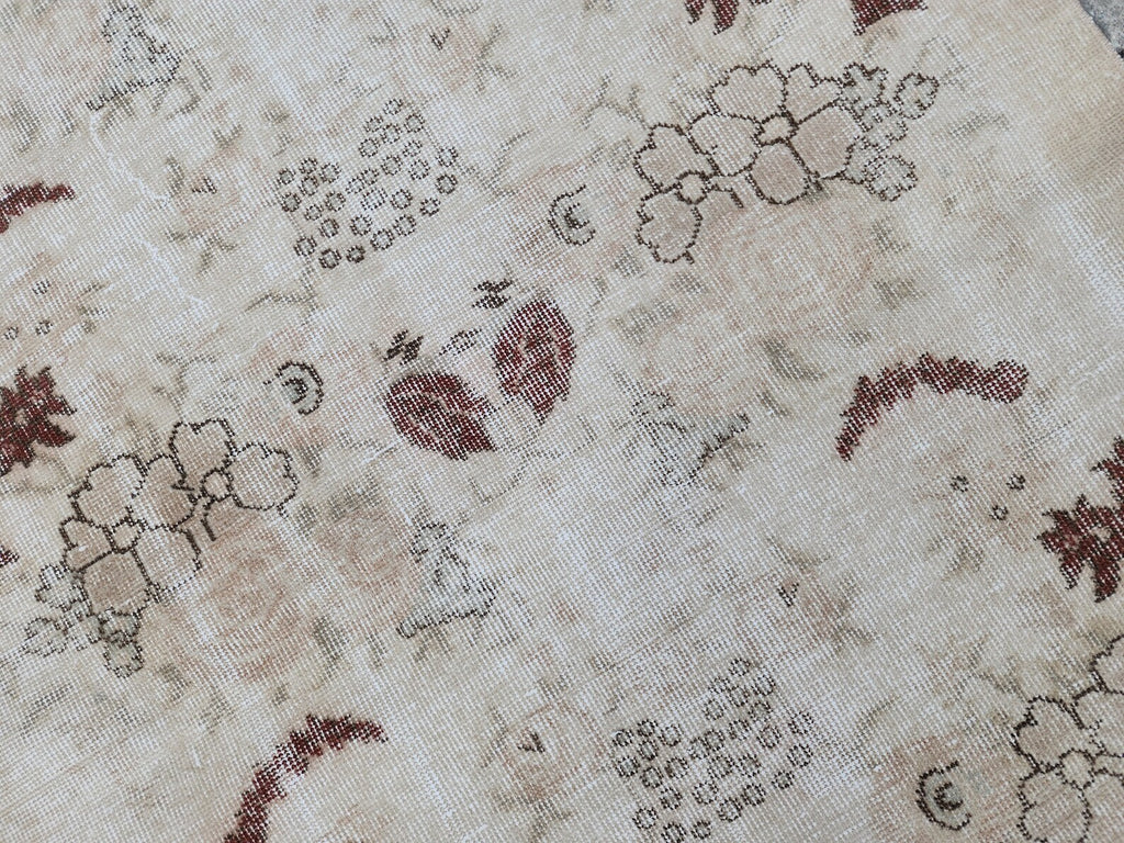Emmeline Vintage Rug with Burgundy - 6'6" x 3'8.5"