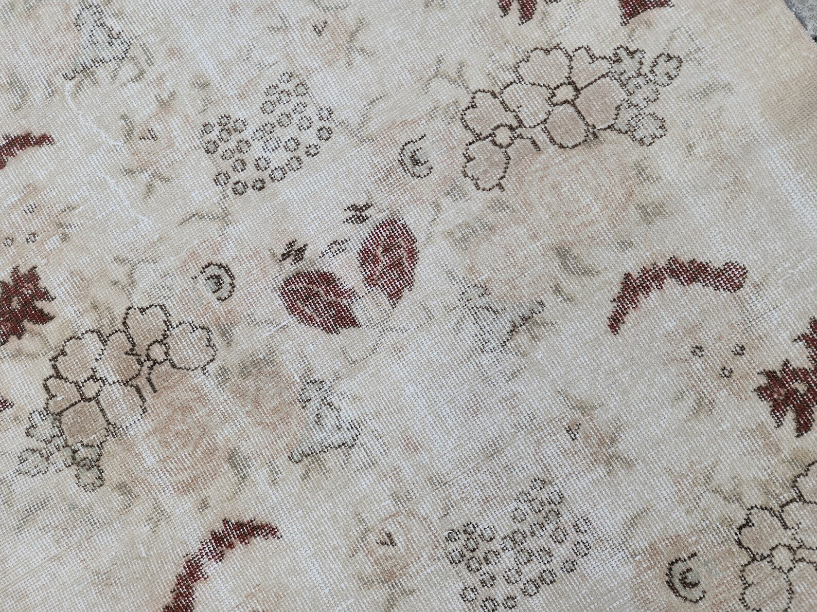 Emmeline Vintage Rug with Burgundy - 6'6" x 3'8.5"