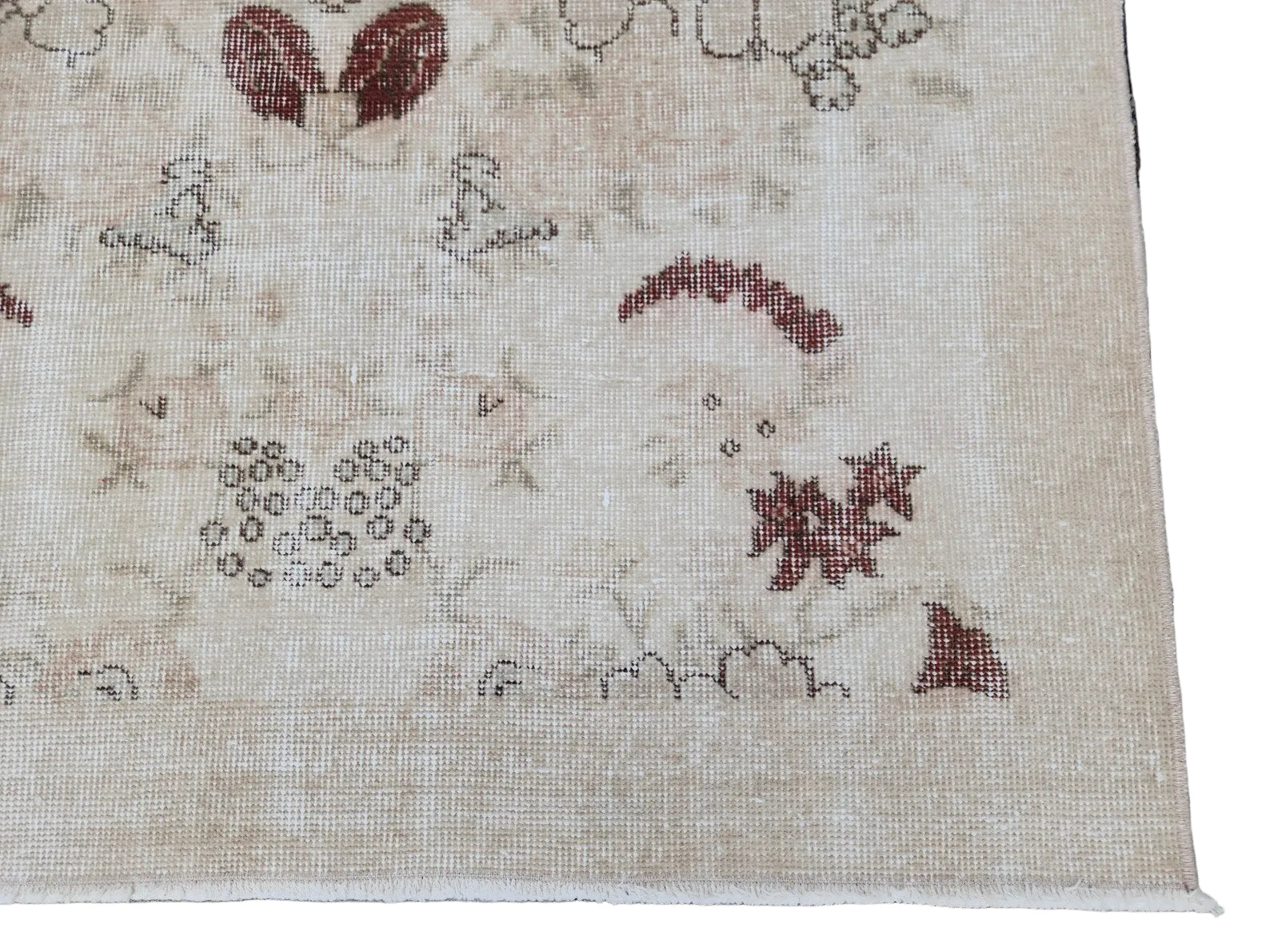 Emmeline Vintage Rug with Burgundy - 6'6" x 3'8.5"
