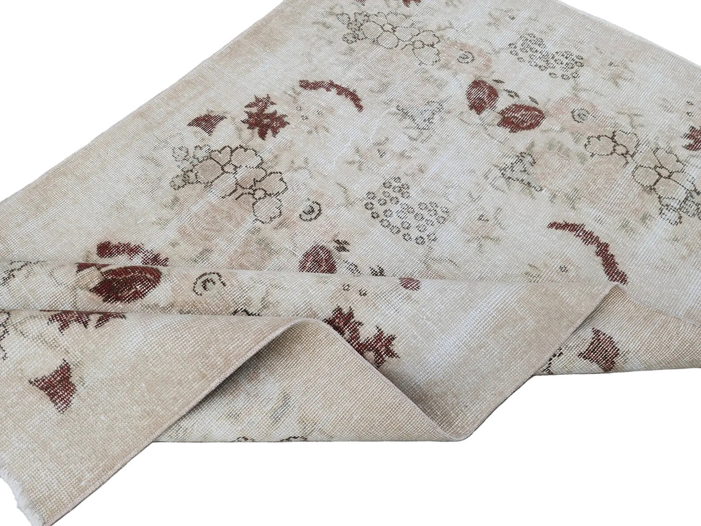 Emmeline Vintage Rug with Burgundy - 6'6" x 3'8.5"