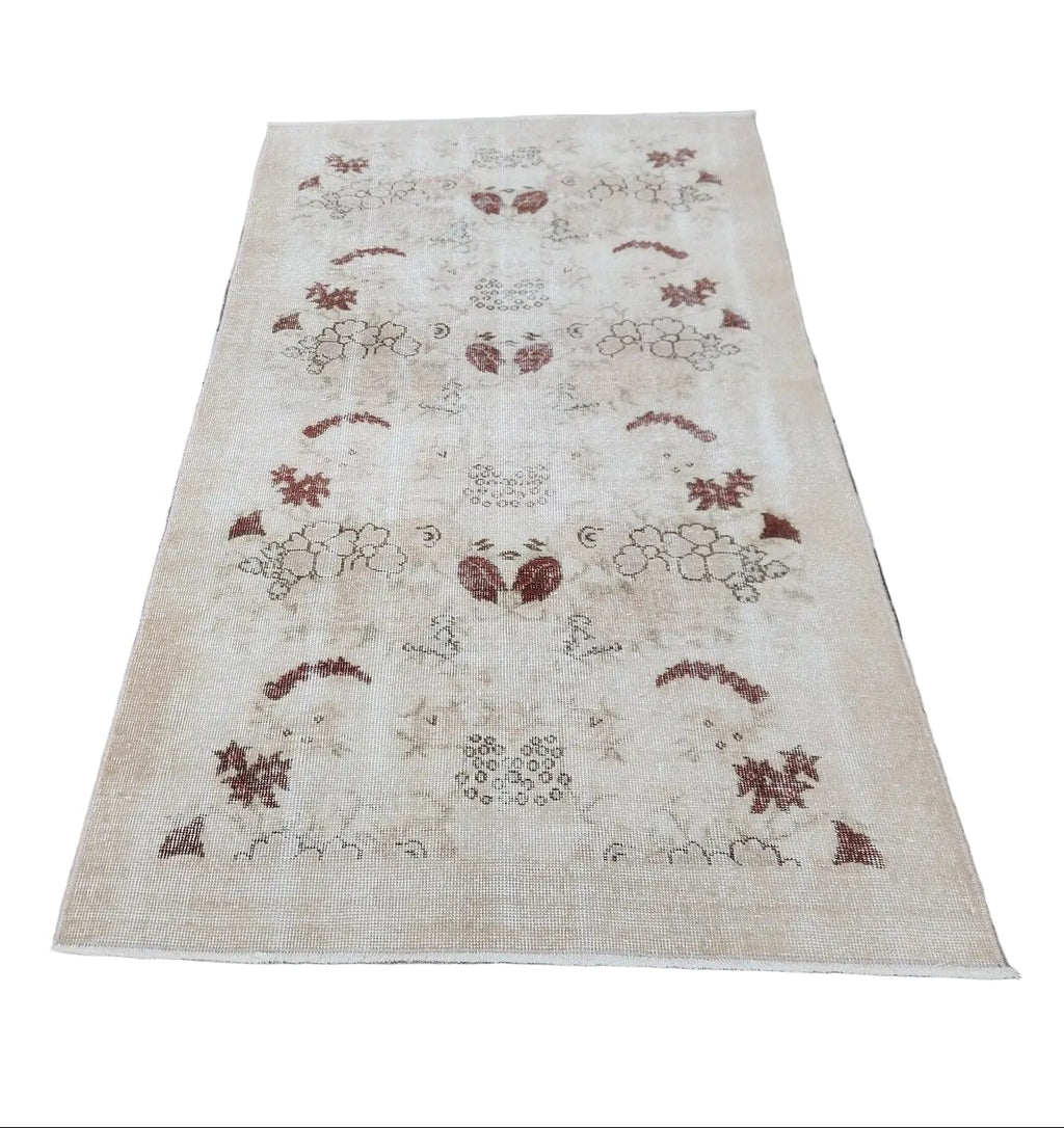 Emmeline Vintage Rug with Burgundy - 6'6" x 3'8.5"